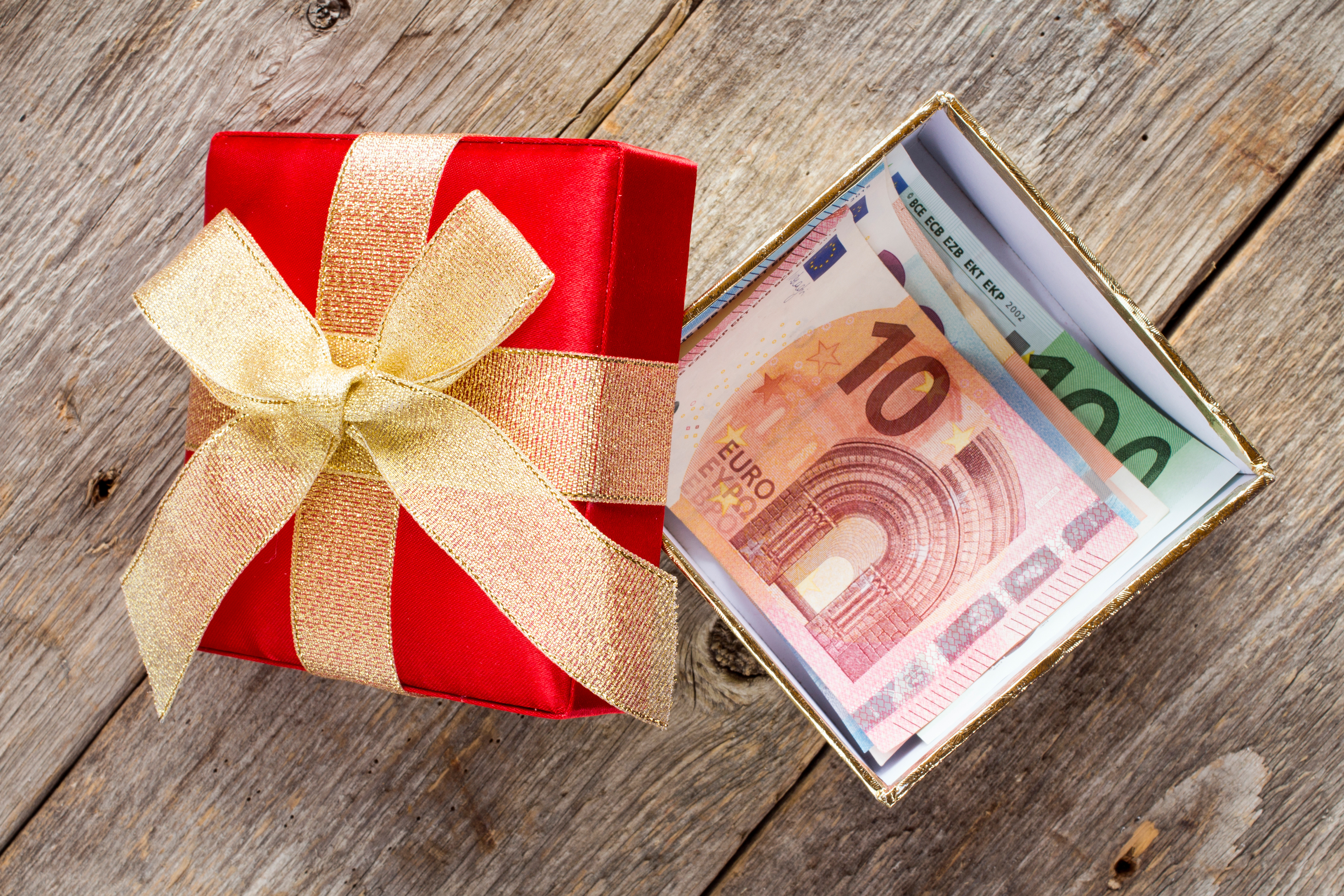 Geschenkbox mit Bargeld